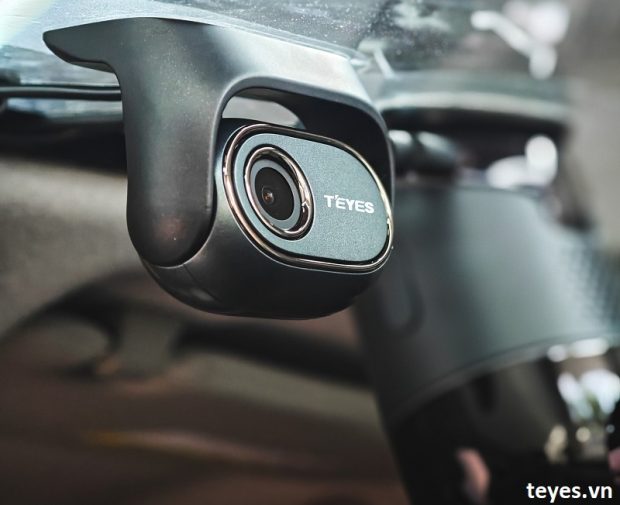 Teyes CC4 Pro kết nối được với nhiều phụ kiện khác hỗ trợ lái xe an toàn